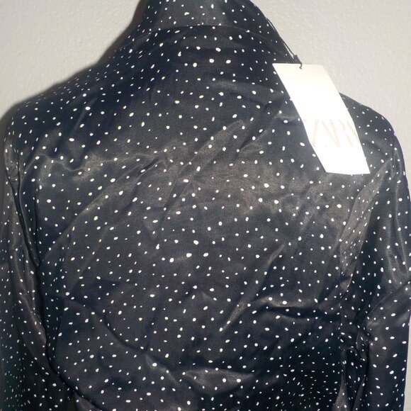 ZARA MS SZ X-LARGE BLACK WITH WHITE PIN DOT SATIN TIE FRONT SATIN CROPPED BLOUSE - Picture 4 of 10